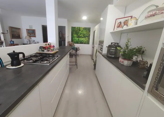 Nice Room-terrace- Private Toilete-closer Sport Pier-optical Fiber 1 Gb בית הארחה